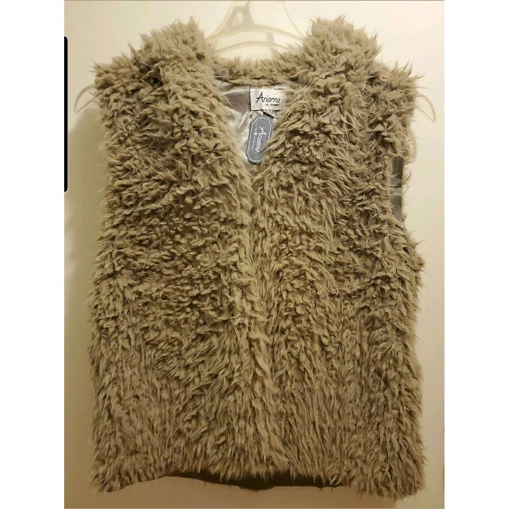 NWT Arianna By Howards Faux Sherpa Vest